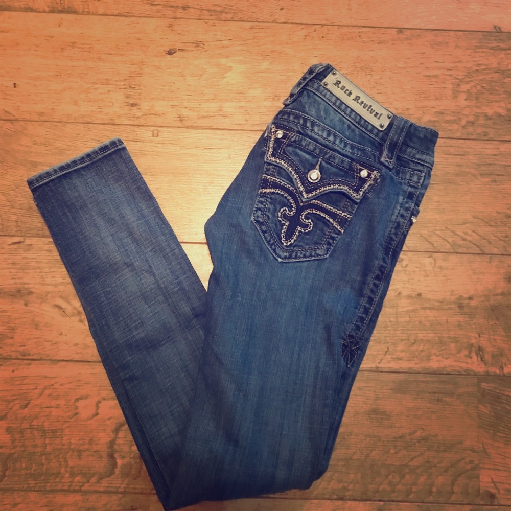 •Rock Revivals Size 27•